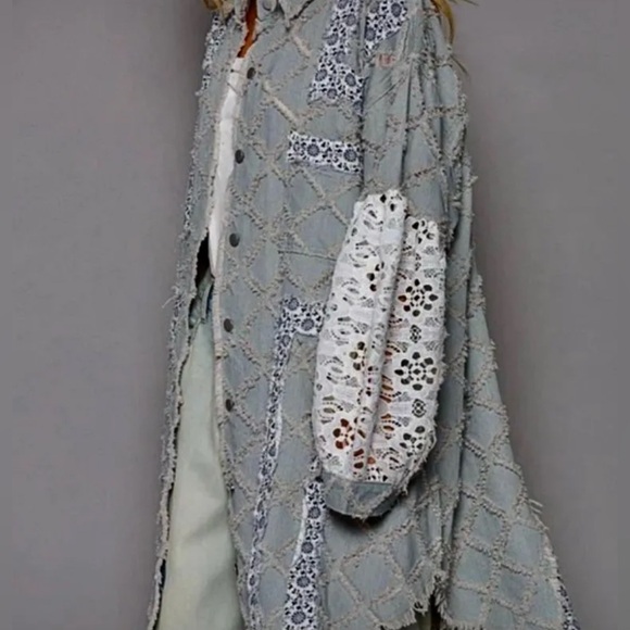 NWT POL Denim & Eyelet Sleeve Shacket with beautiful patchwork - Picture 2 of 9